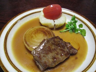 新玉ねぎと牛肉のステーキ.jpg